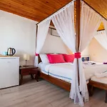 Aphrodite Hotel *
